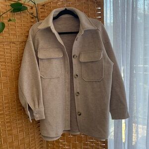 Lightly used no tags or label shacket. Cream colour size M. No belt.